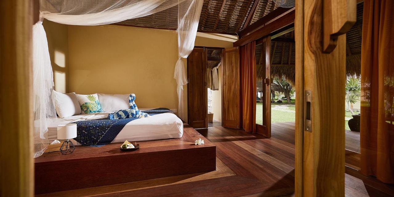 Pearl Beach Resort Gili Asahan Buitenkant foto